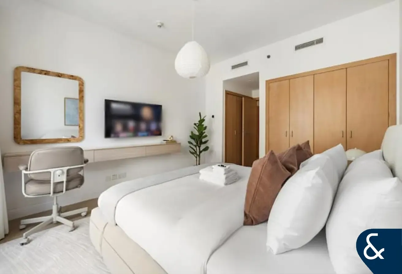Converted 2 Bed | High Floor | Sea Views