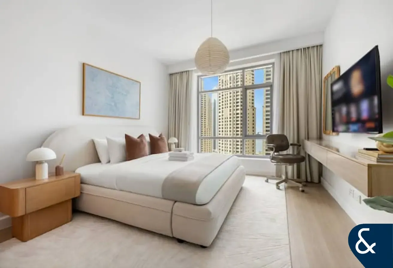 Converted 2 Bed | High Floor | Sea Views
