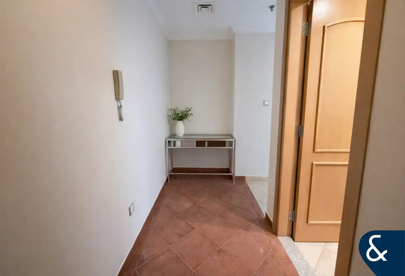 Low Floor | Vacant | 1 Bed | Close To Metro