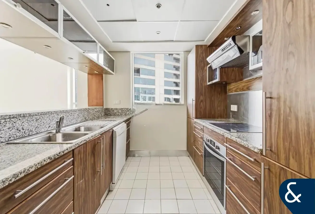 1 Bed | EMAAR | Corner Unit | Marina Views