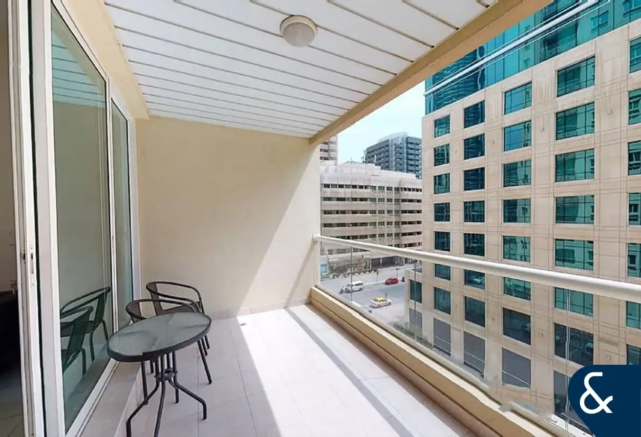 Spacious 1 Bed | Partial Views | 940.98 SqFt