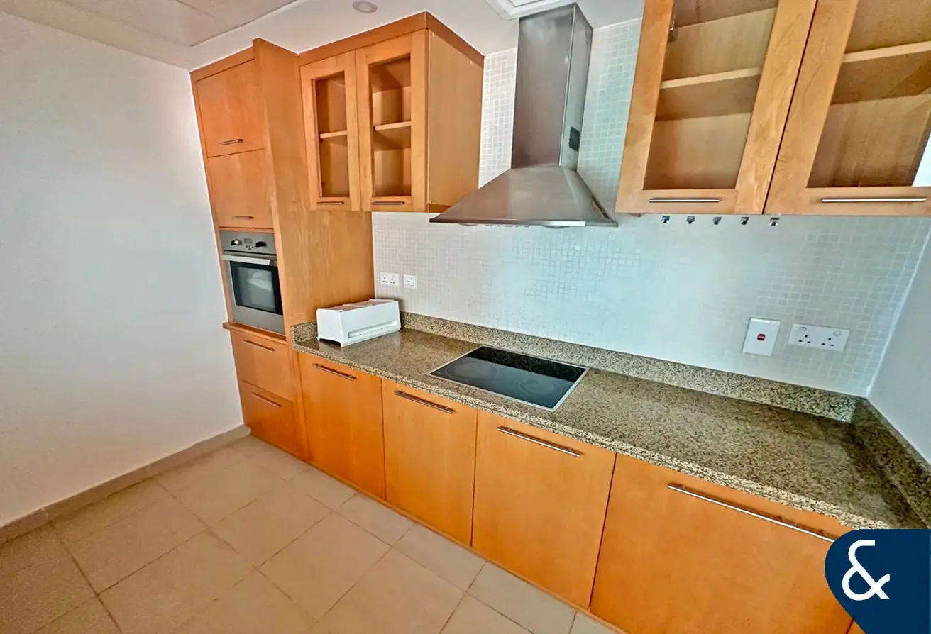 Vacant | One Bedroom Apartment | 891 sqft