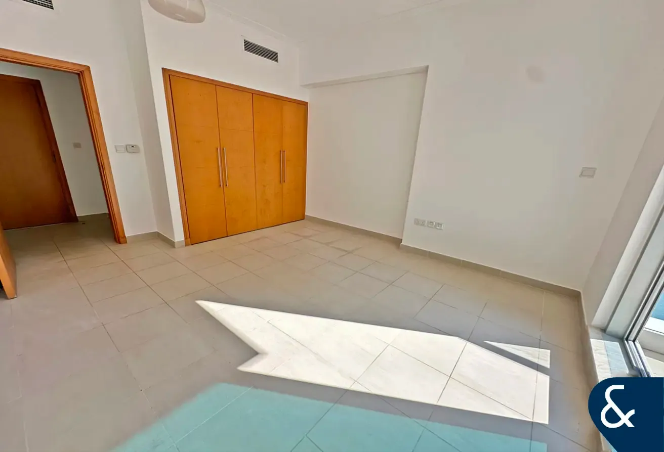 Vacant | One Bedroom Apartment | 891 sqft