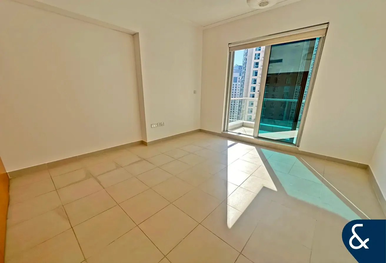 Vacant | One Bedroom Apartment | 891 sqft