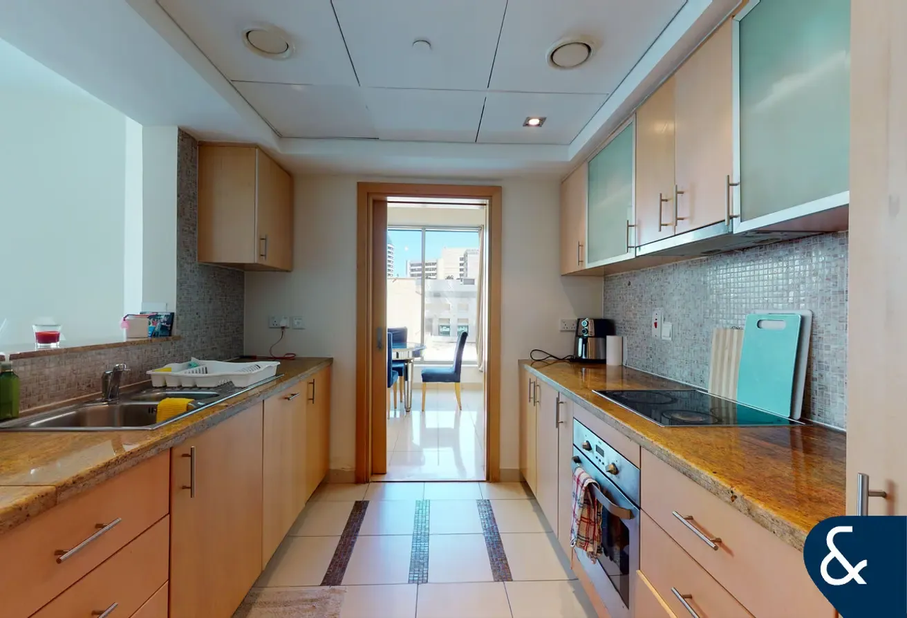 1070 Sqft | One Bedroom | Balcony