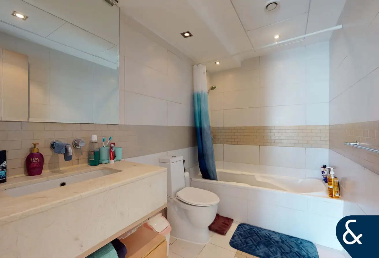 1070 Sqft | One Bedroom | Balcony