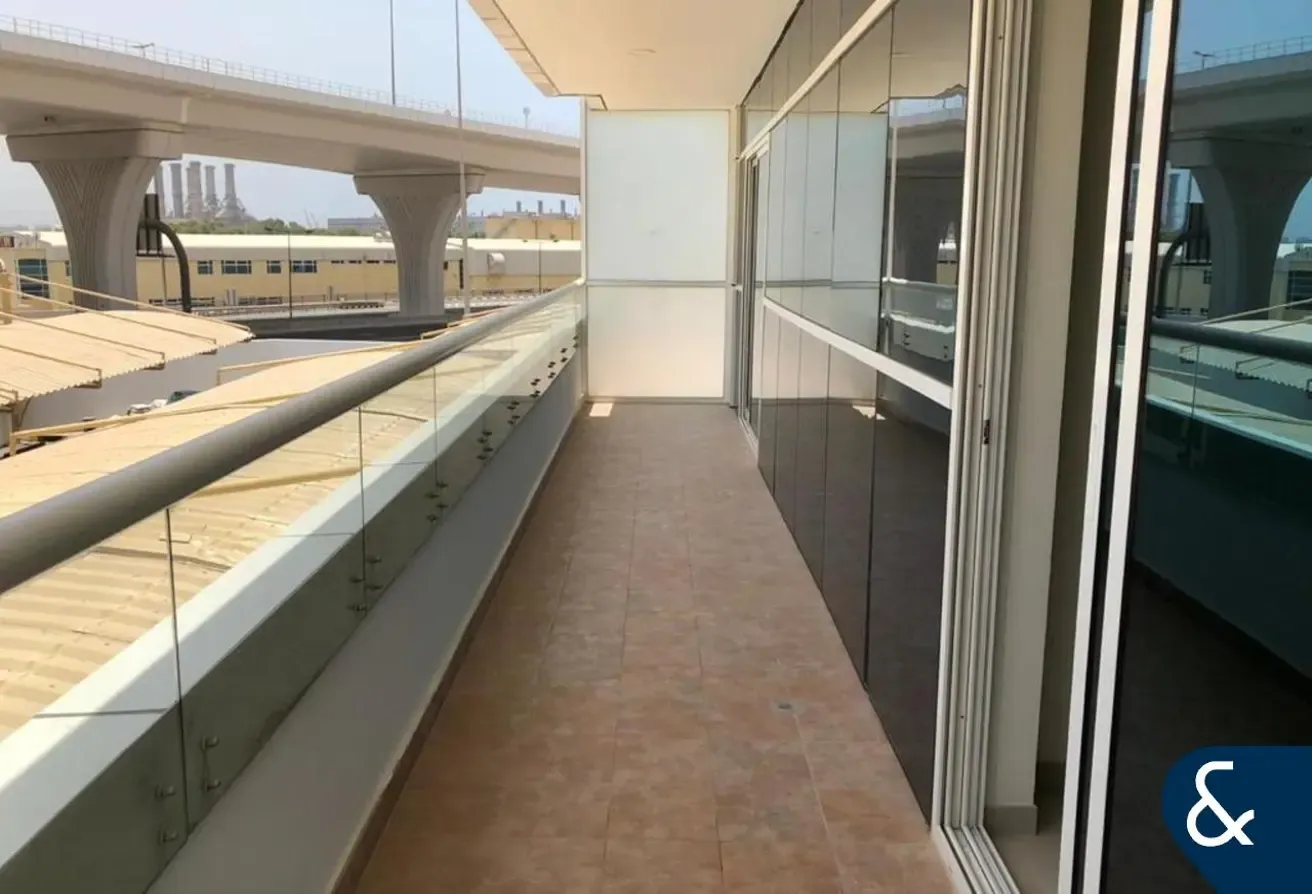 Vacant | One Bed | Large Layout | Unfurnished