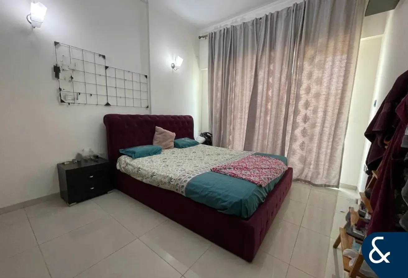 Vacant | One Bed | Large Layout | Unfurnished