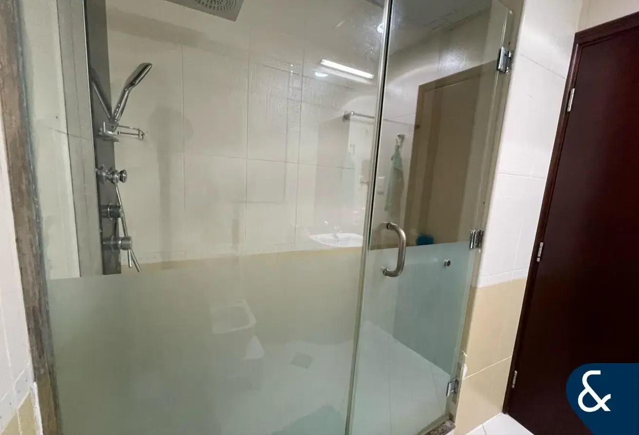 Vacant | One Bed | Large Layout | Unfurnished