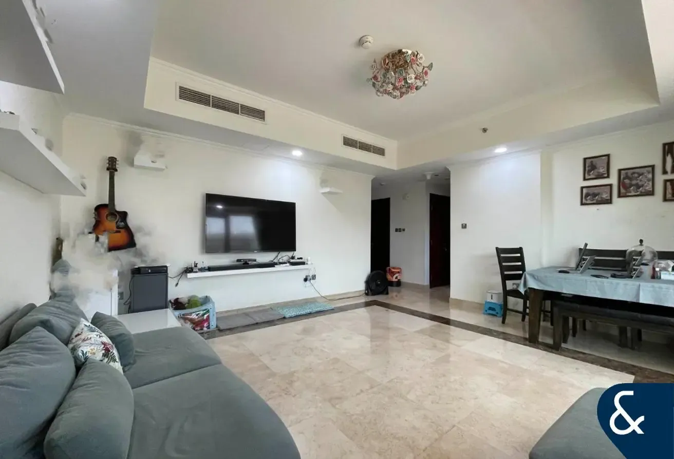 Vacant | One Bed | Large Layout | Unfurnished