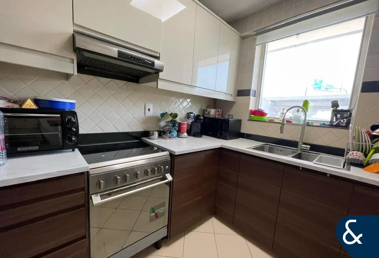 Vacant | One Bed | Large Layout | Unfurnished