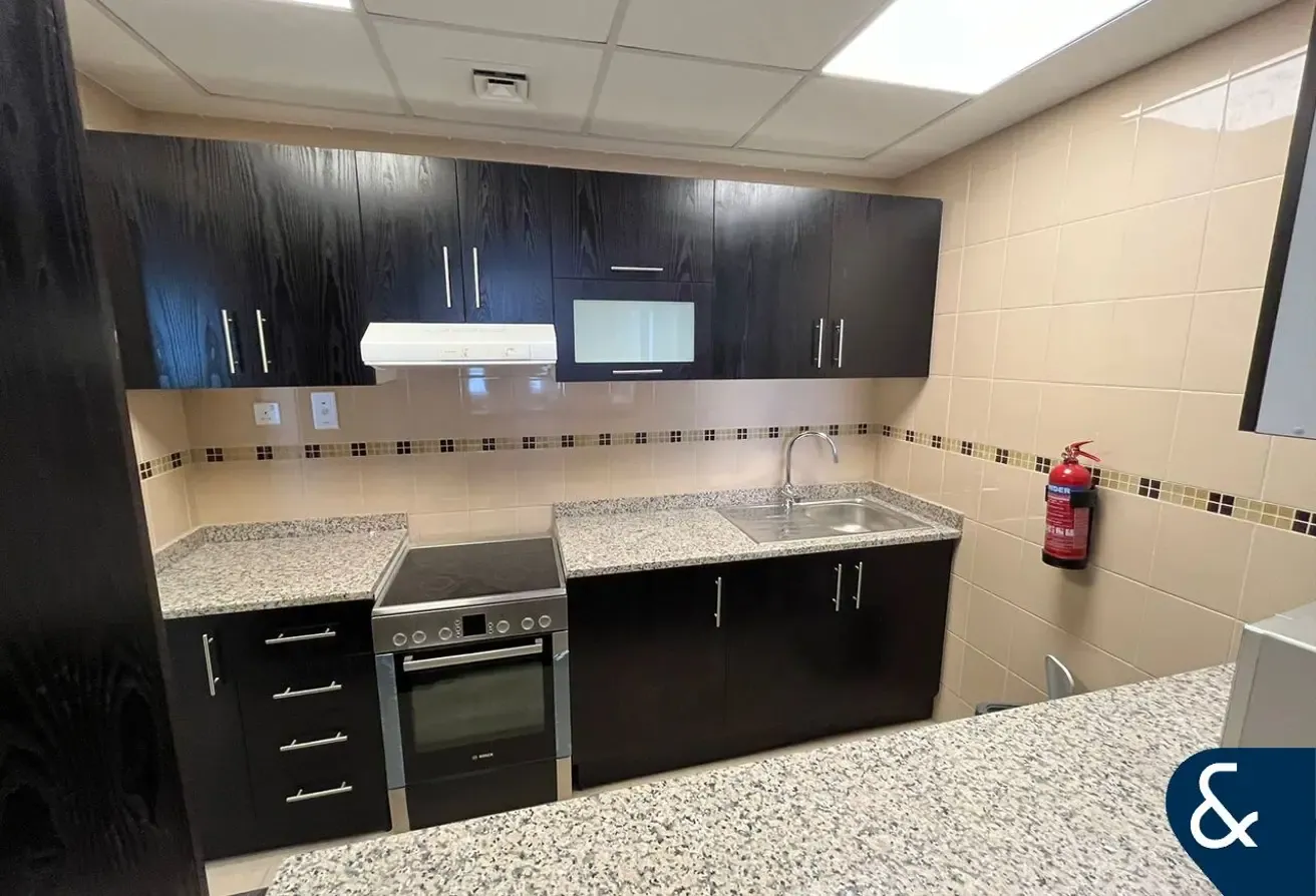 964 SQ FT - HIGH FLOOR - FURNISHED