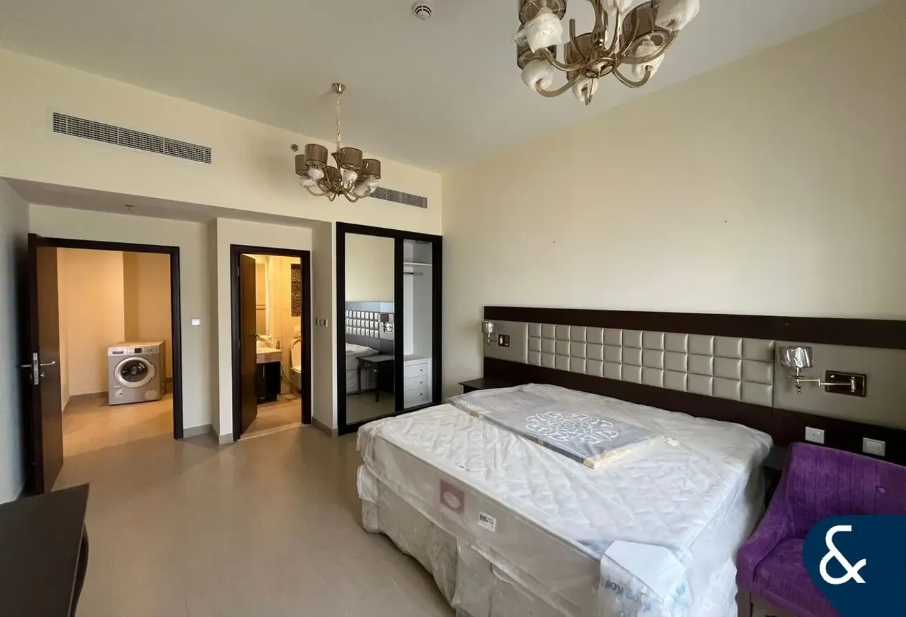 964 SQ FT - HIGH FLOOR - FURNISHED