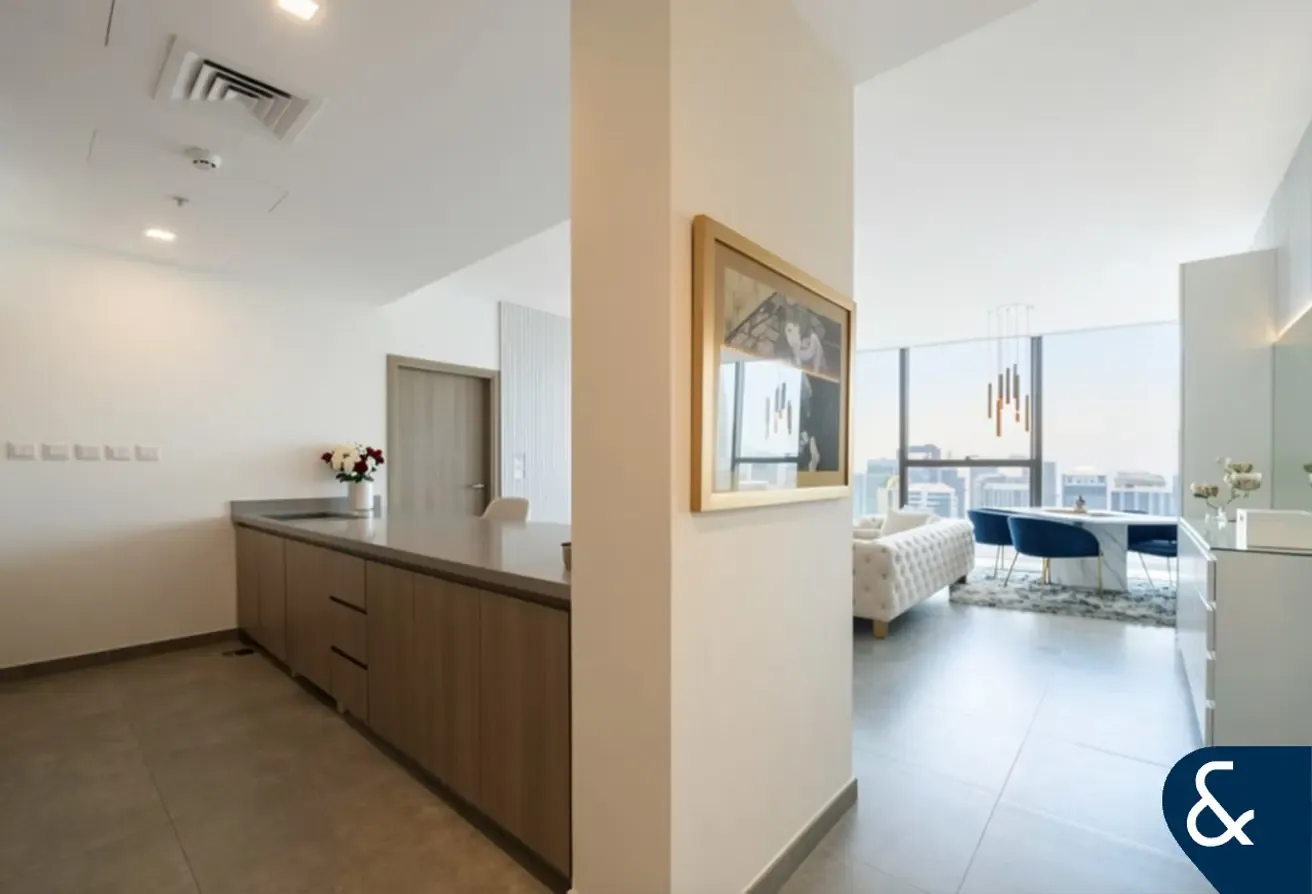 Upgraded | 1 Bedroom | High Floor | Vacant