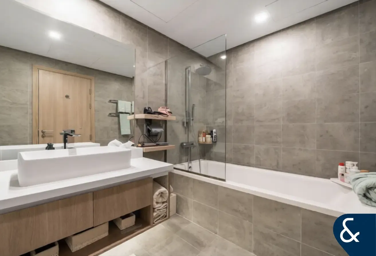 Upgraded | 1 Bedroom | High Floor | Vacant