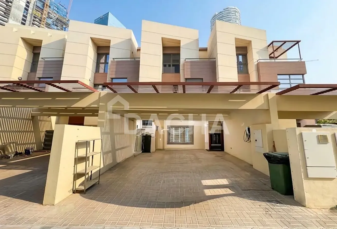 Spacious 4 Bedroom Villa | Private Garden