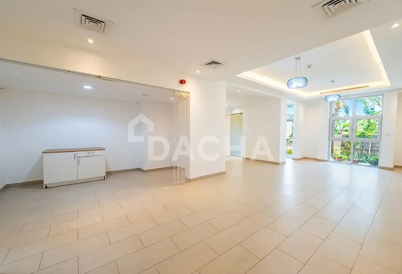 Spacious 4 Bedroom Villa | Private Garden