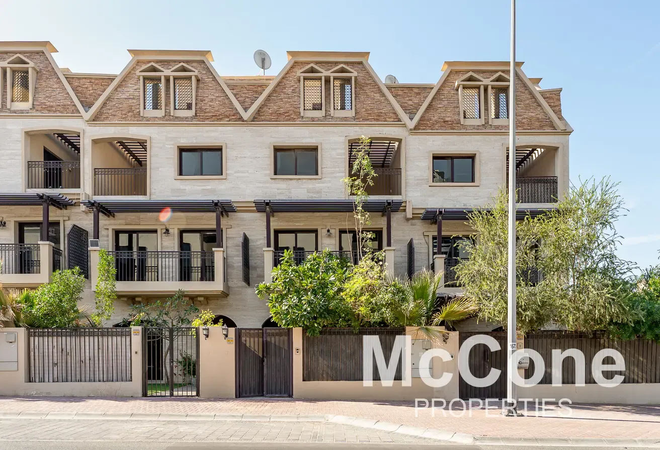 Vacant | Luxurious Unit | Prime Location