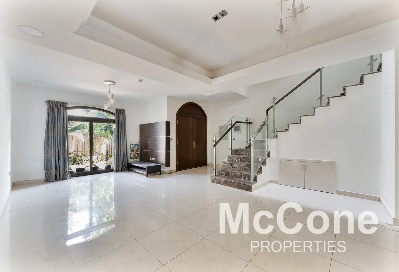 Vacant | Luxurious Unit | Prime Location