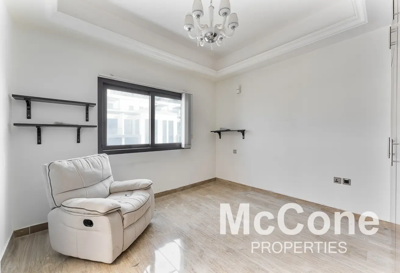 Vacant | Luxurious Unit | Prime Location