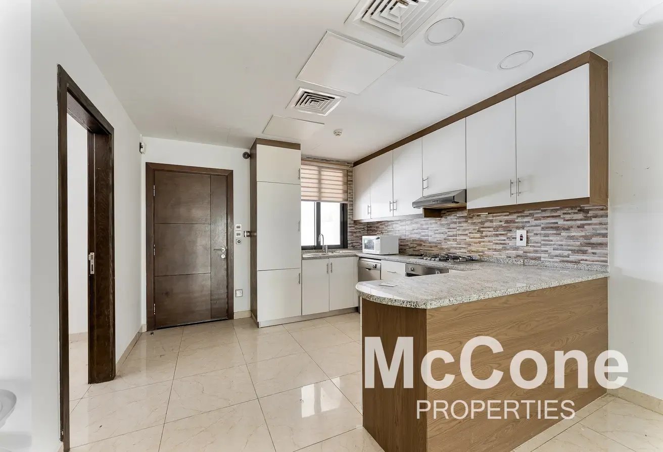 Vacant | Luxurious Unit | Prime Location