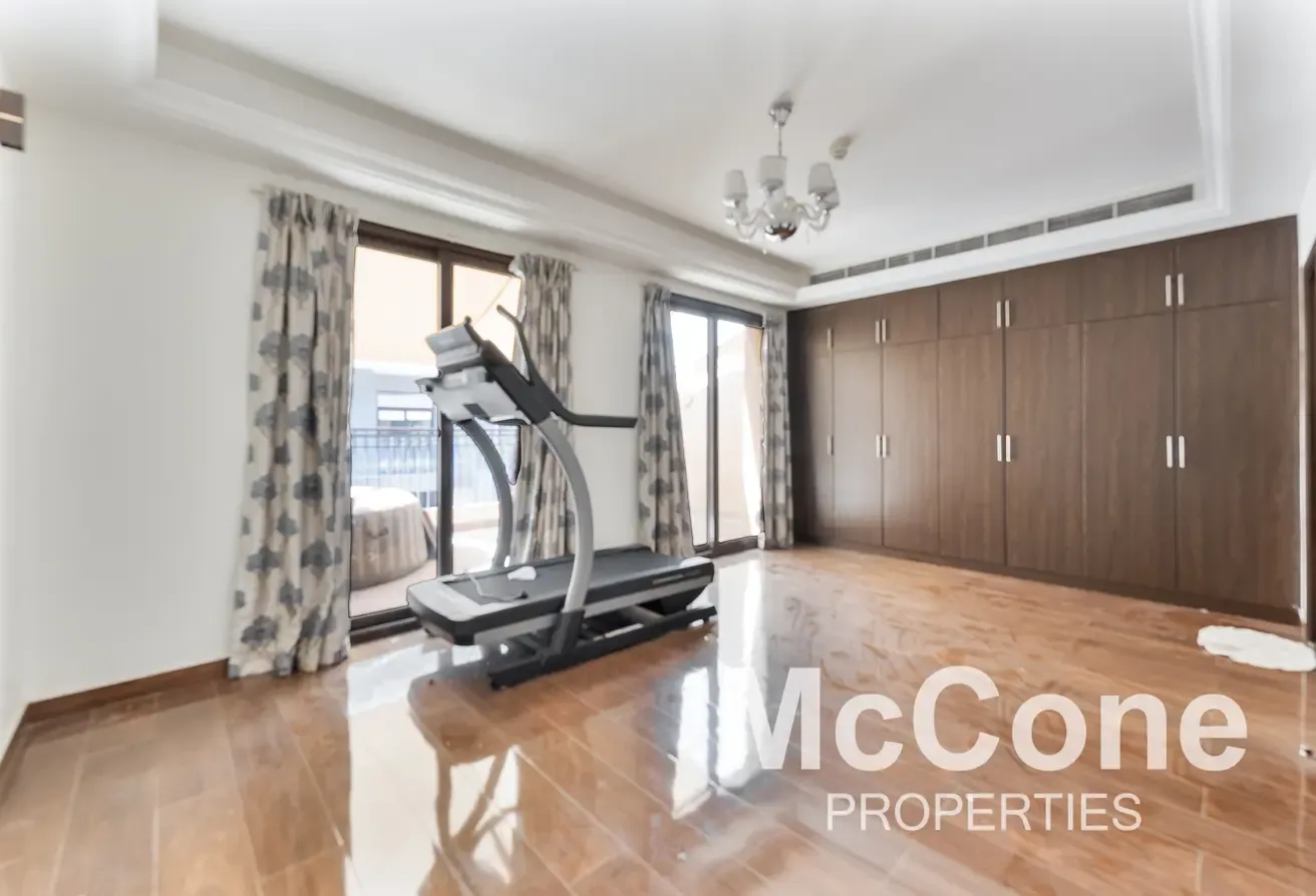Vacant | Luxurious Unit | Prime Location