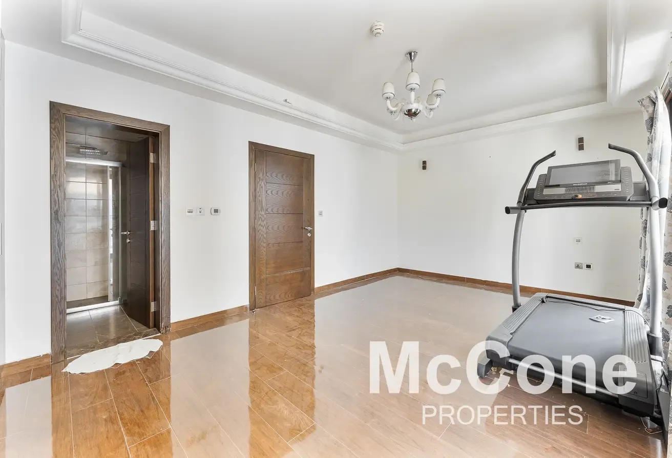 Vacant | Luxurious Unit | Prime Location
