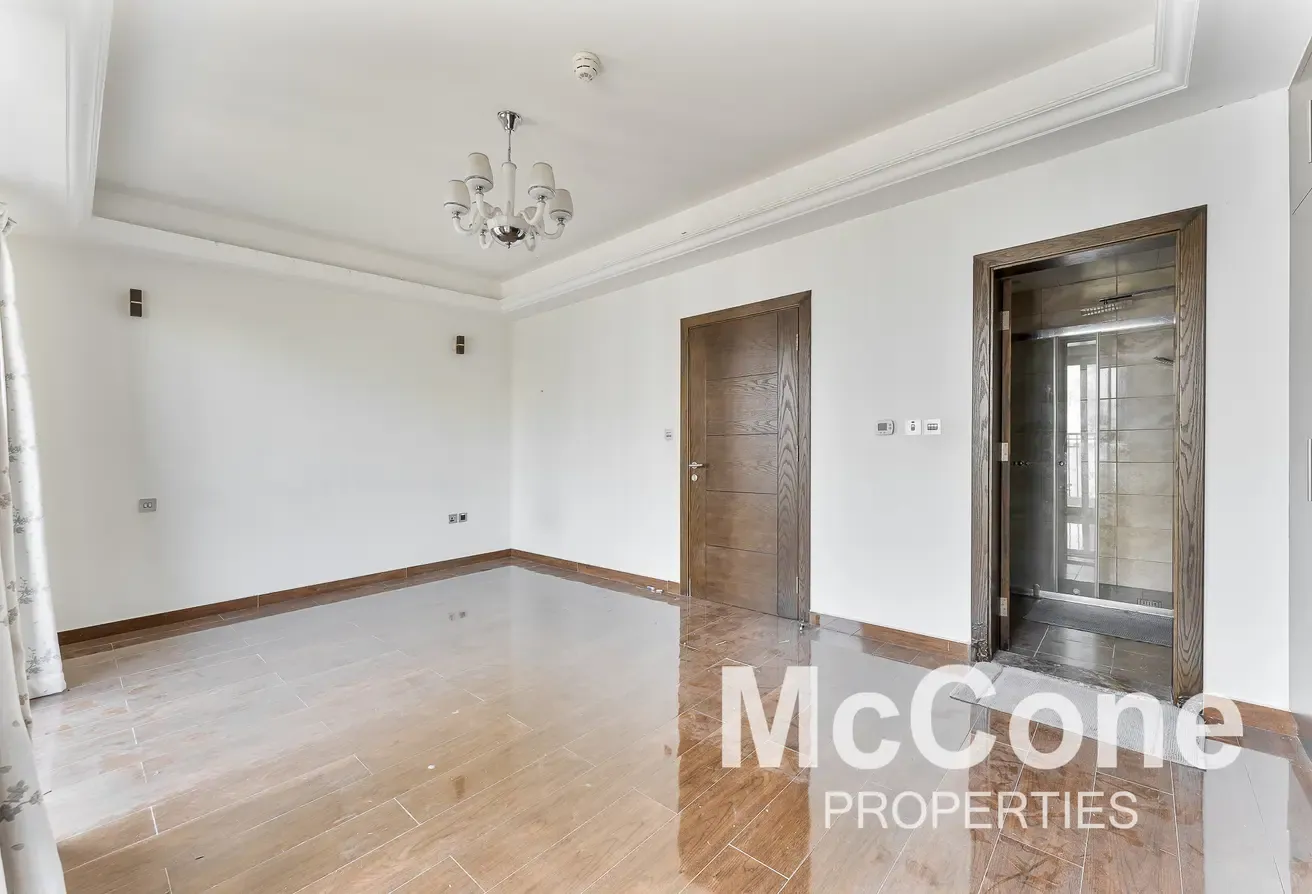 Vacant | Luxurious Unit | Prime Location