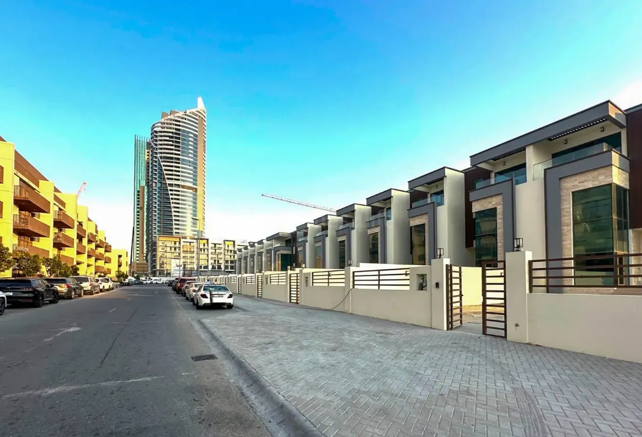 Exclusive 4BR Townhouse w/ Lift - JVC D14