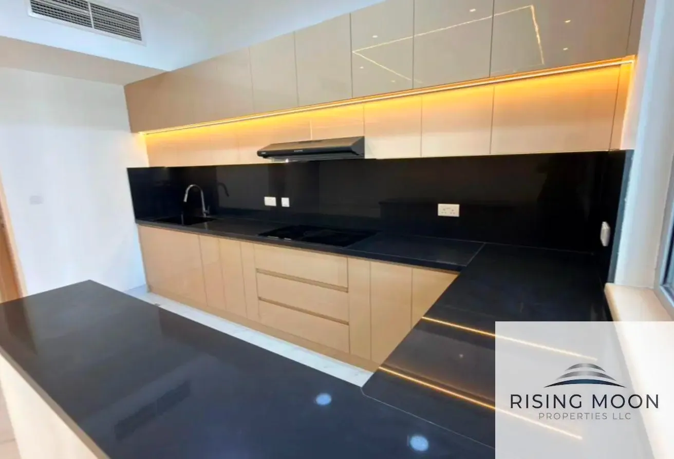 Upgraded | Vacant | 2BR FOR SALE IN BUSINESS BAY