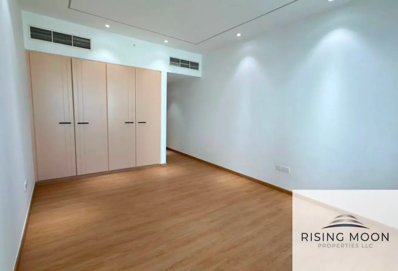 Upgraded | Vacant | 2BR FOR SALE IN BUSINESS BAY
