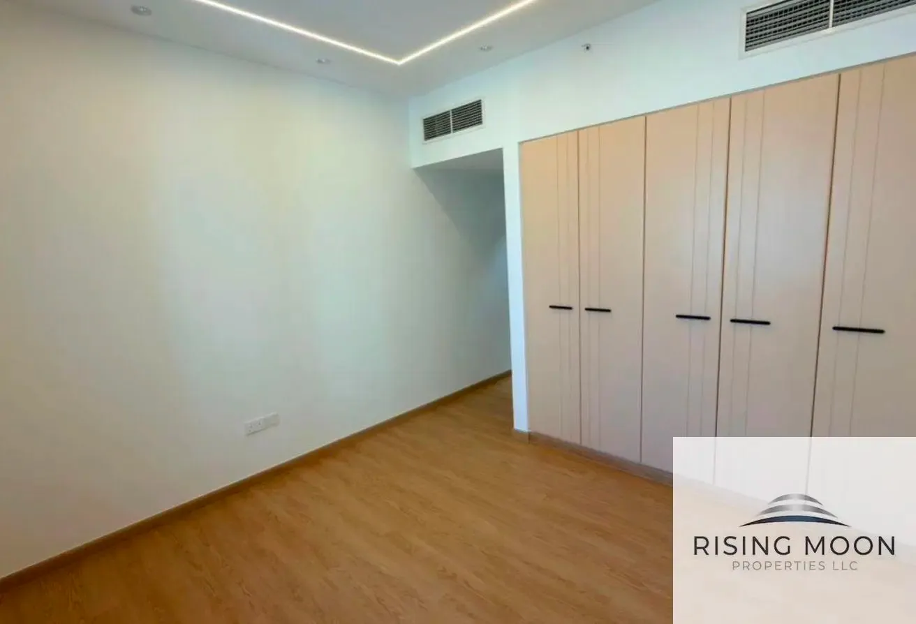 Upgraded | Vacant | 2BR FOR SALE IN BUSINESS BAY