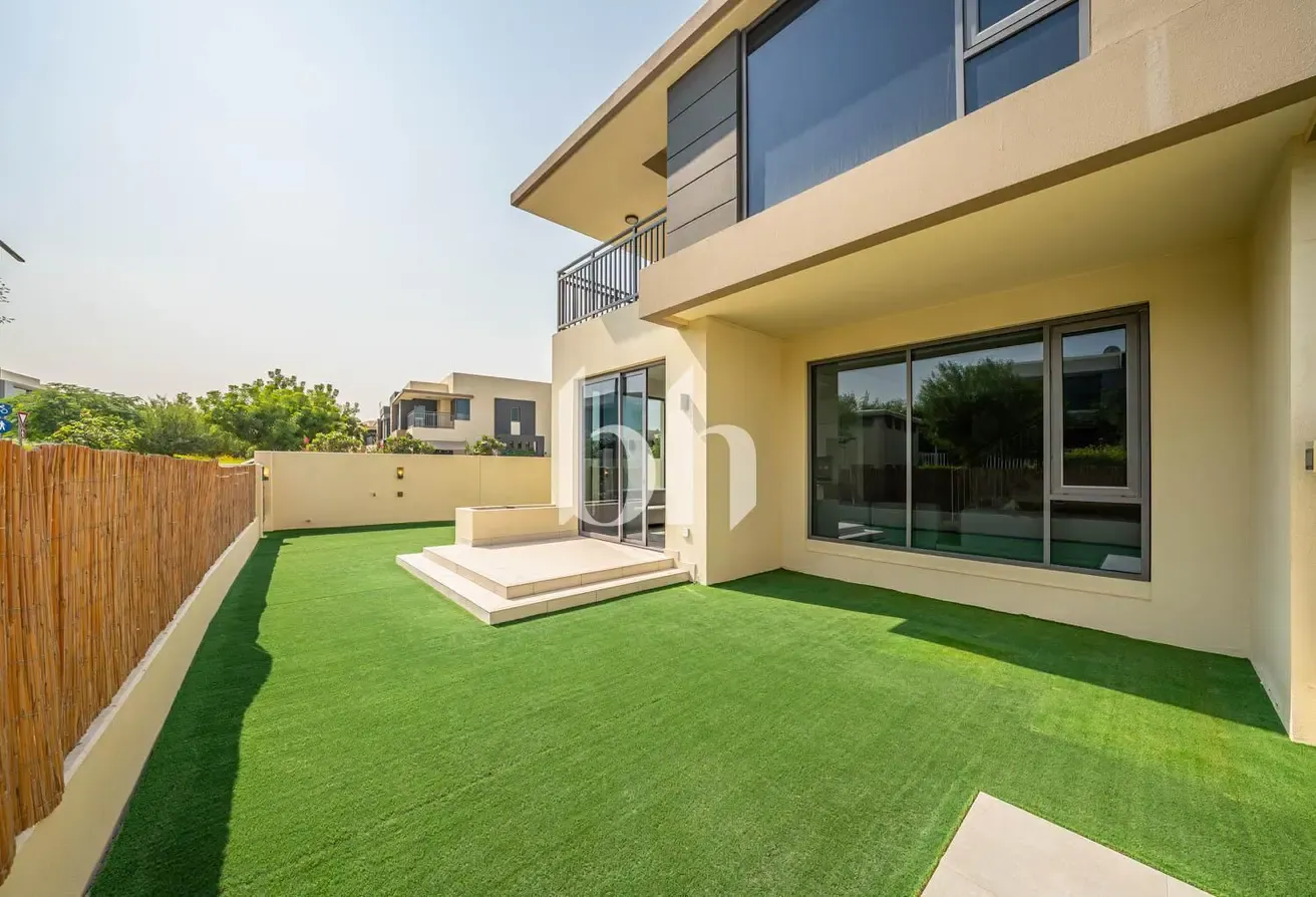 Greenbelt | Corner Unit | Near Facilities