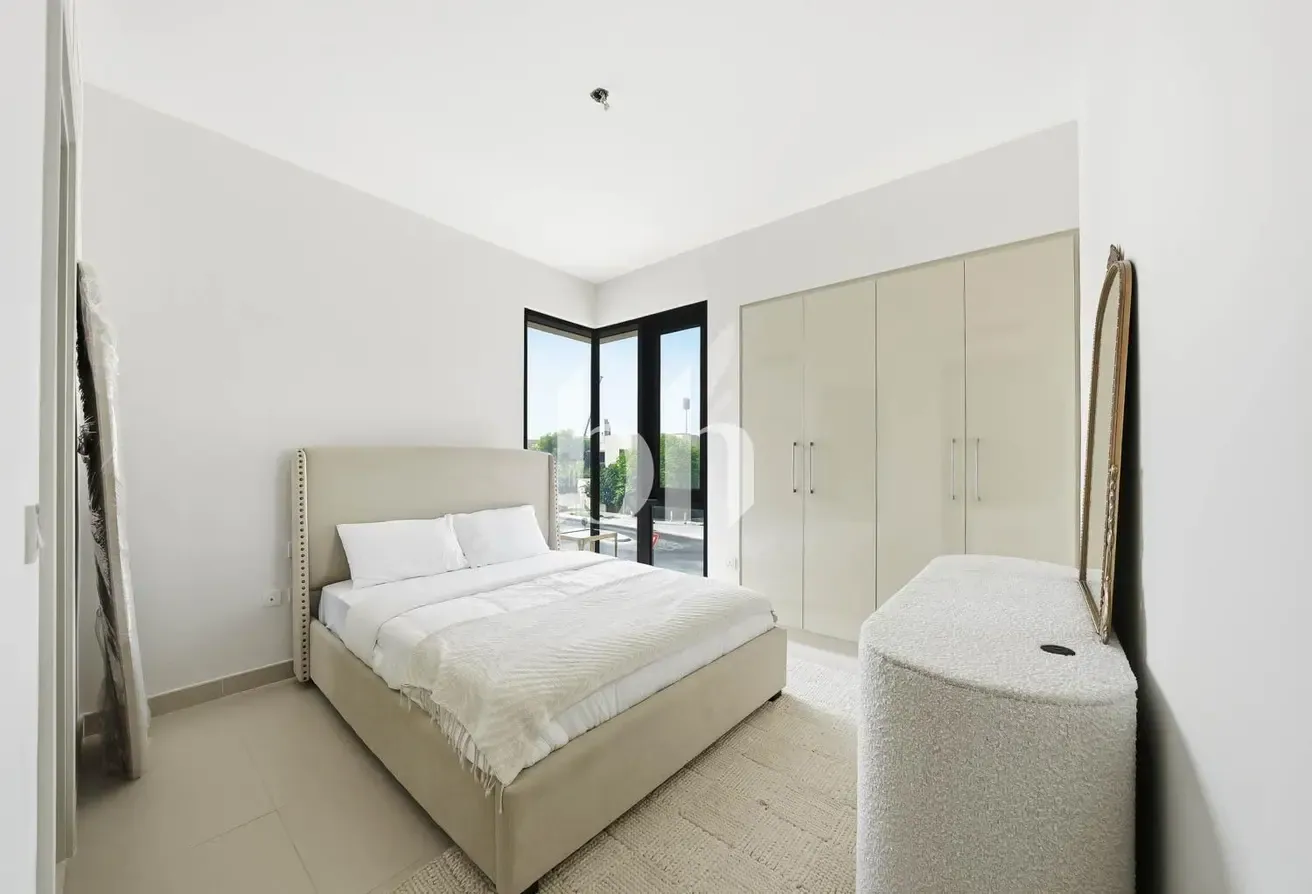 Greenbelt | Corner Unit | Near Facilities