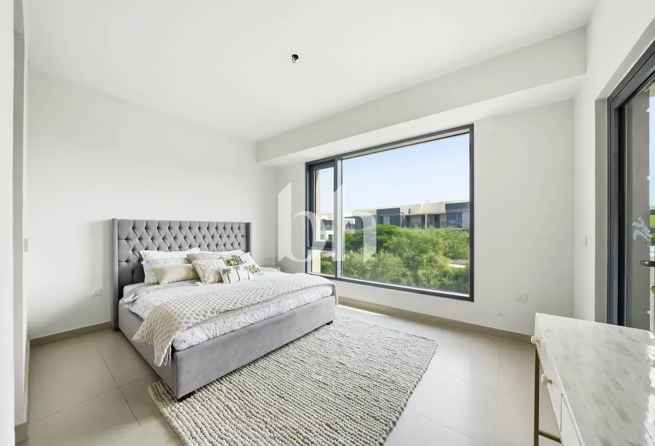 Greenbelt | Corner Unit | Near Facilities