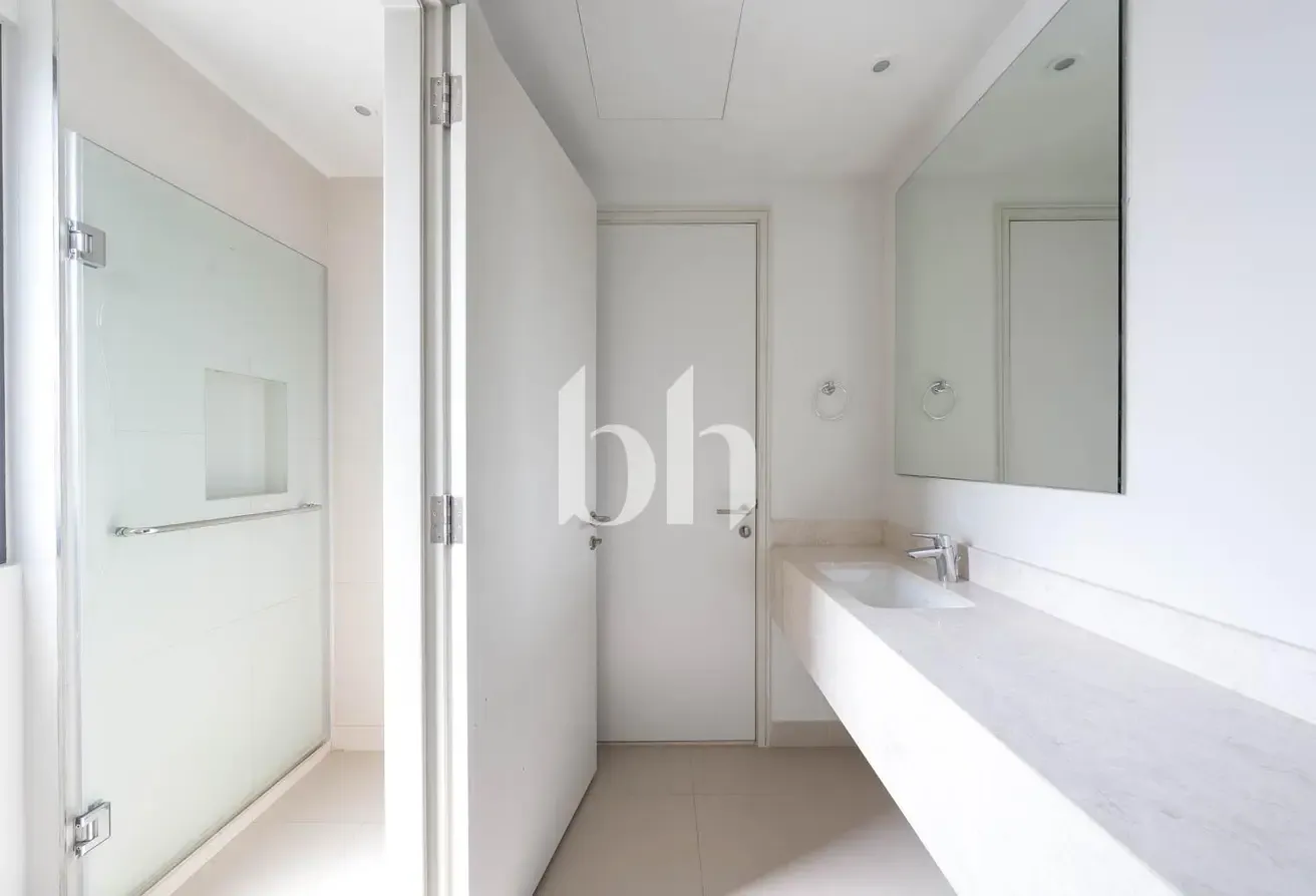 Greenbelt | Corner Unit | Near Facilities