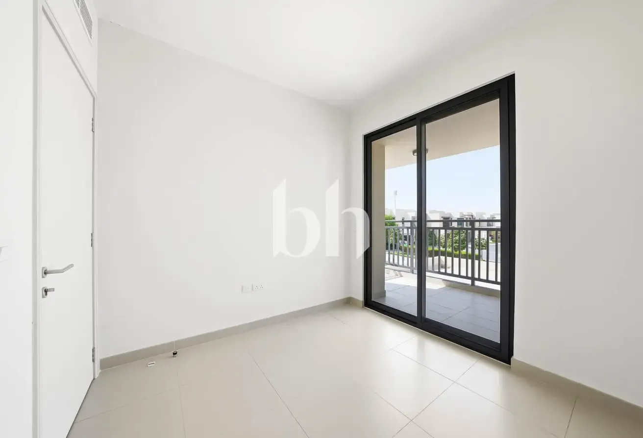 Greenbelt | Corner Unit | Near Facilities