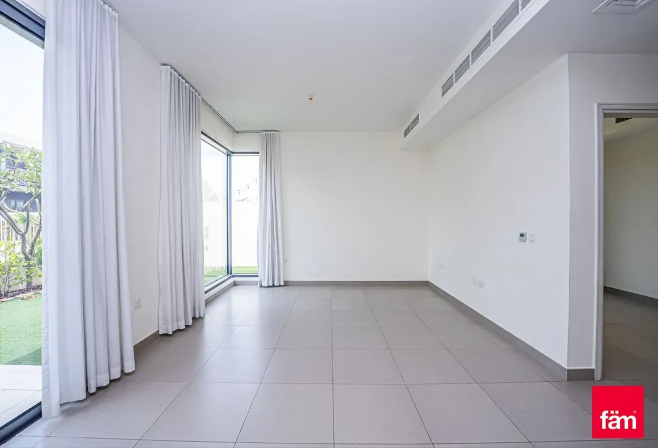 Lowest Price | Single Row | Direct On Park | Maids