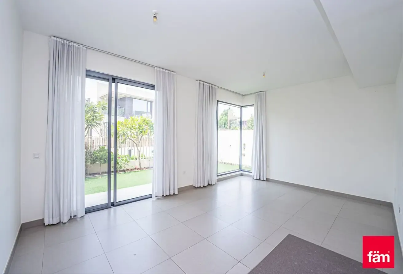 Lowest Price | Single Row | Direct On Park | Maids