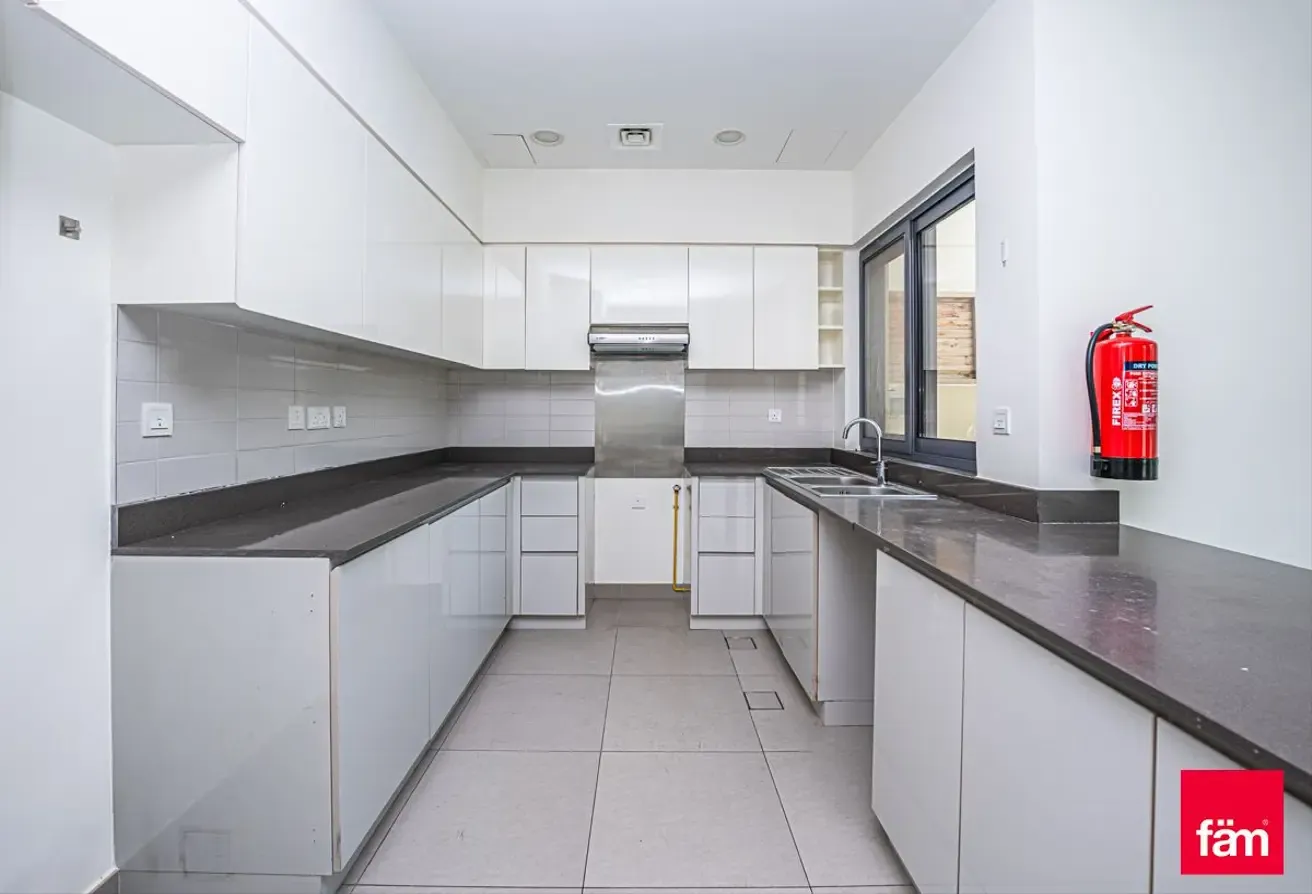 Lowest Price | Single Row | Direct On Park | Maids