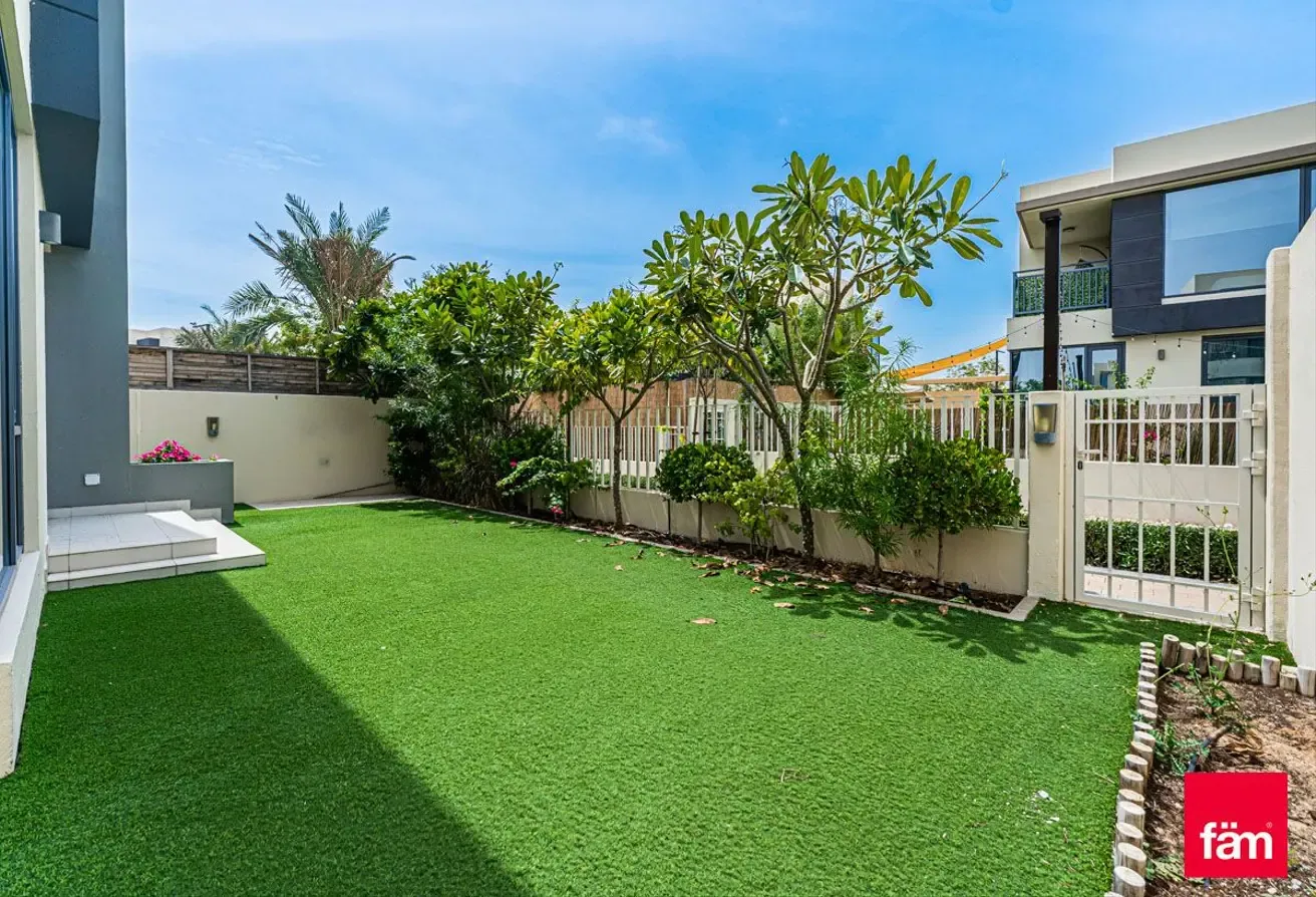 Lowest Price | Single Row | Direct On Park | Maids
