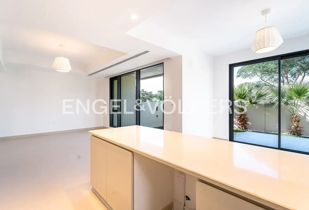 Corner Unit | Vacant on Transfer | Greenbelt Backing