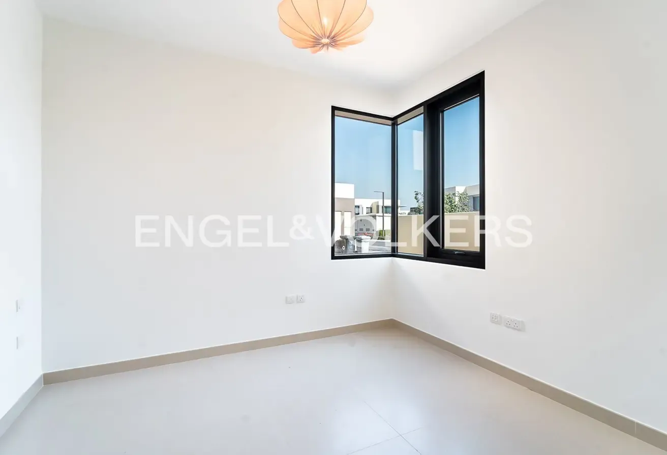 Corner Unit | Vacant on Transfer | Greenbelt Backing