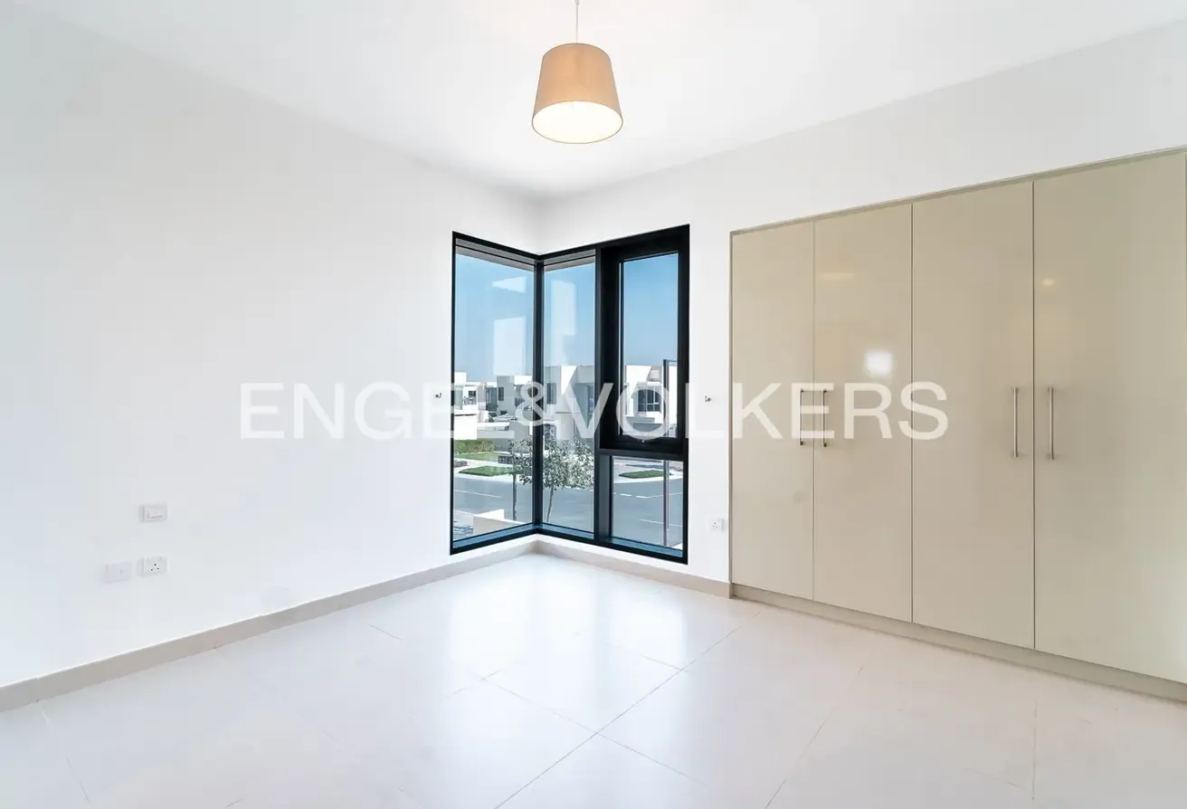 Corner Unit | Vacant on Transfer | Greenbelt Backing