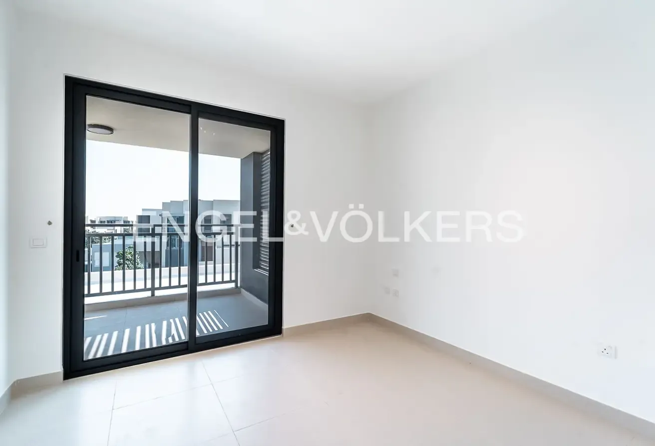 Corner Unit | Vacant on Transfer | Greenbelt Backing