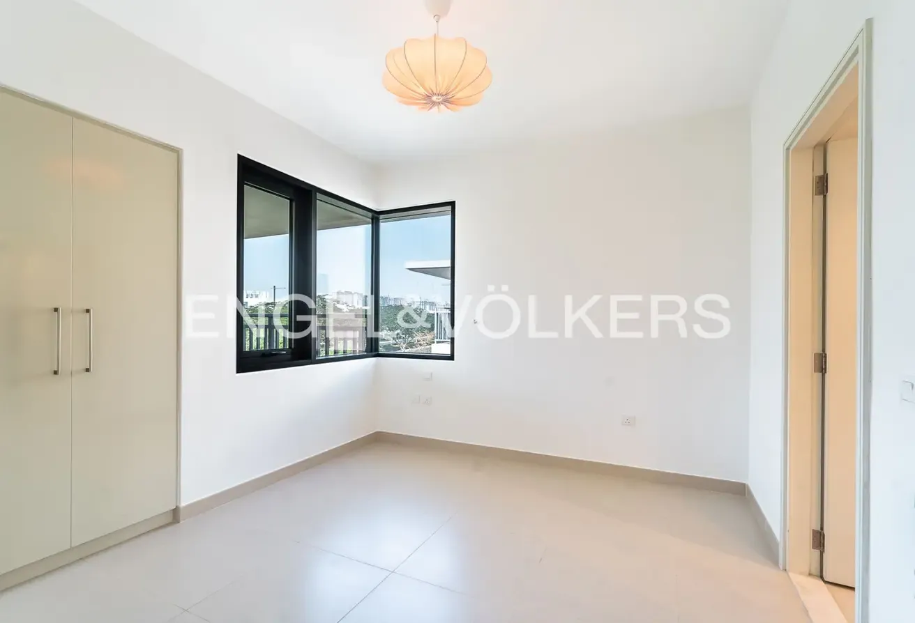 Corner Unit | Vacant on Transfer | Greenbelt Backing