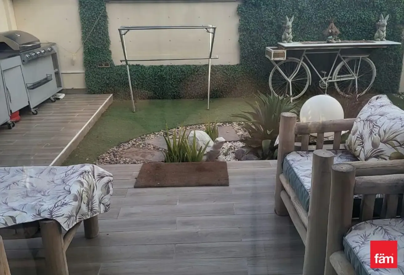Exclusive| Modern Single Row | Camel Track View