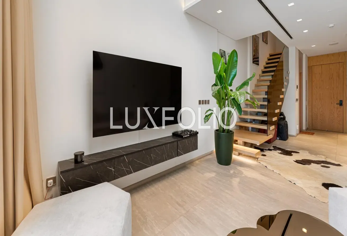 STUNNING 1 BED | POOL VIEW | FULLY FURNISHED