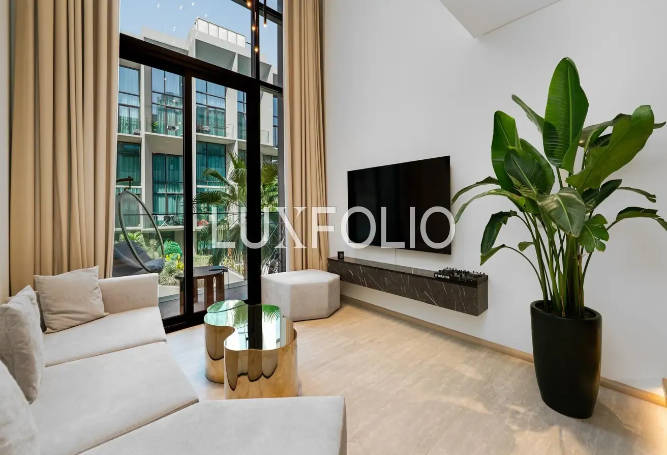 STUNNING 1 BED | POOL VIEW | FULLY FURNISHED