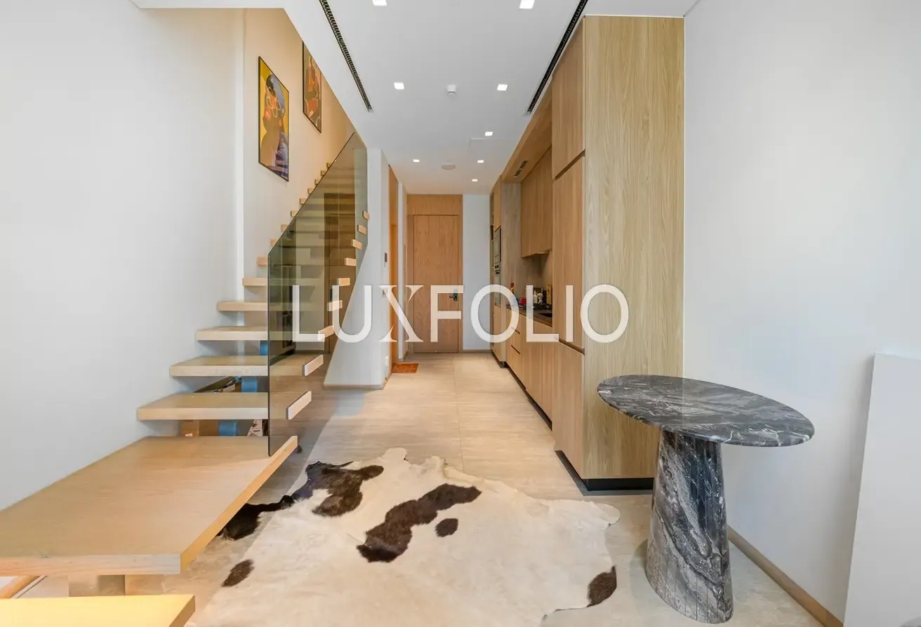 STUNNING 1 BED | POOL VIEW | FULLY FURNISHED